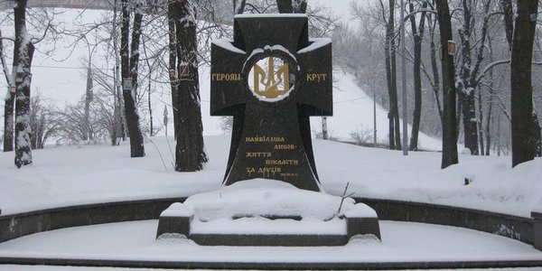 «В бою под Крутами могло выжить гораздо больше юношей, но помешали… размокшие валенки»