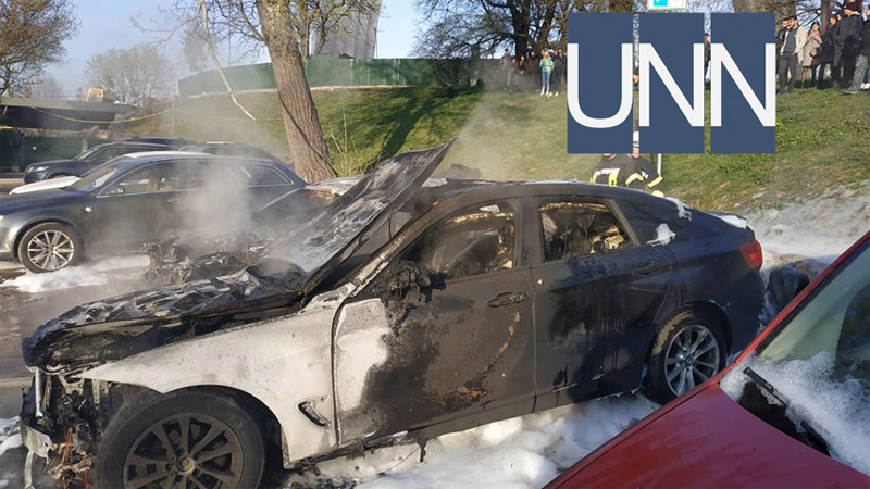 В центре Киева вспыхнули два авто: подозревают поджог (фото, видео)