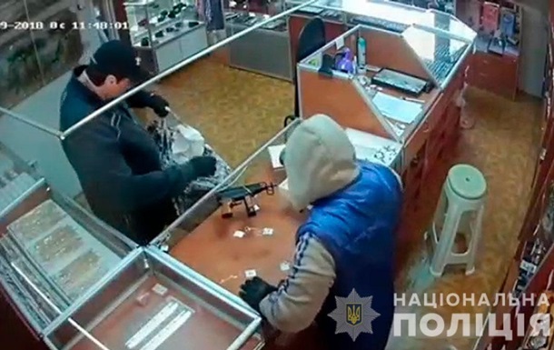 В Черновицкой области ограбили ювелирный магазин