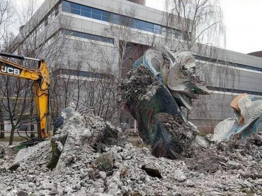 В Днепре уничтожили уникальную мозаичную скульптуру (фото)