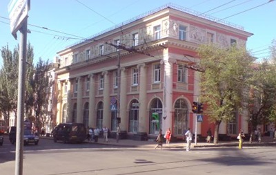 В Донецком городском доме детского творчества отменили занятия из-за митинга  - родители
