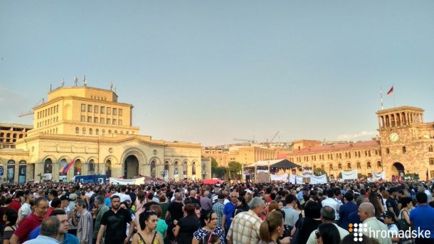 В Ереване масштабной акцией отмечают 100 дней правительства Пашиняна: фото