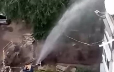 В Харькове прорыв трубы: вода залила многоэтажку