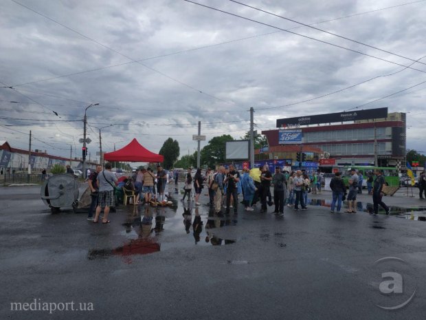 В Харькове во время съемки напали на оператора 24 канала: он в реанимации с инсультом