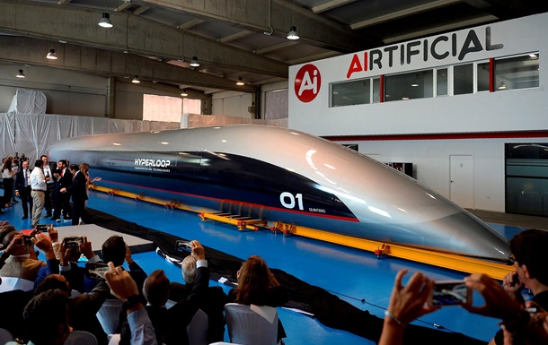 В Испании показали первую в мире пассажирскую капсулу Hyperloop