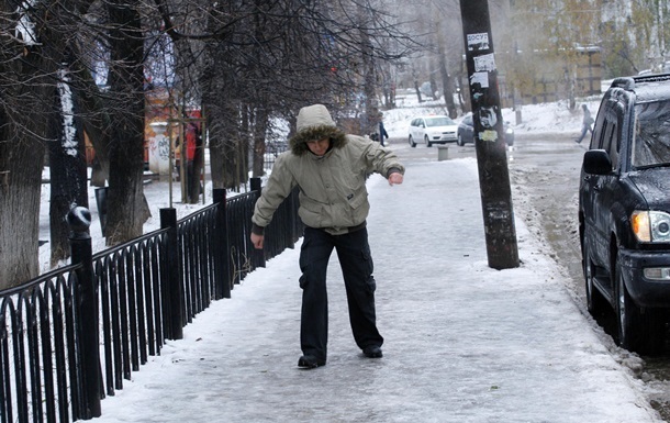 В Киеве из-за гололеда за сутки травмировались 182 человека
