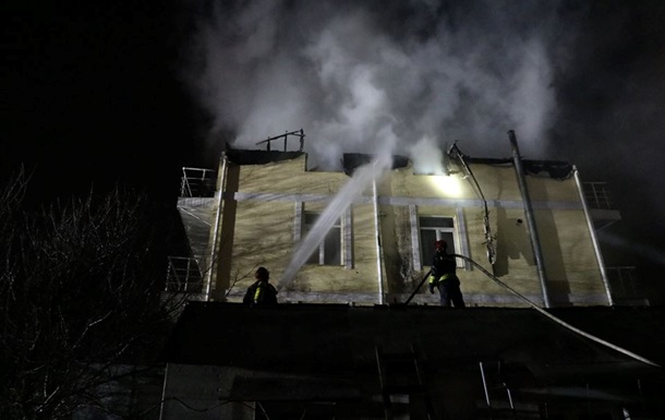 В Киеве ликвидировали пожар в жилом доме