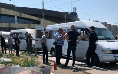 В Киеве маршрутку закидали коктейлями Молотова