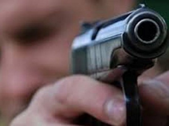 В Киеве мужчина устроил стрельбу возле бара (фото)