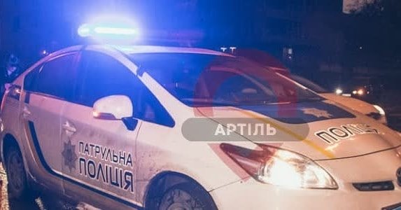 В Киеве мужчина устроил стрельбу возле бара (фото)