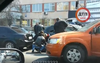 В Киеве полиция жестоко задержала воров - соцсети