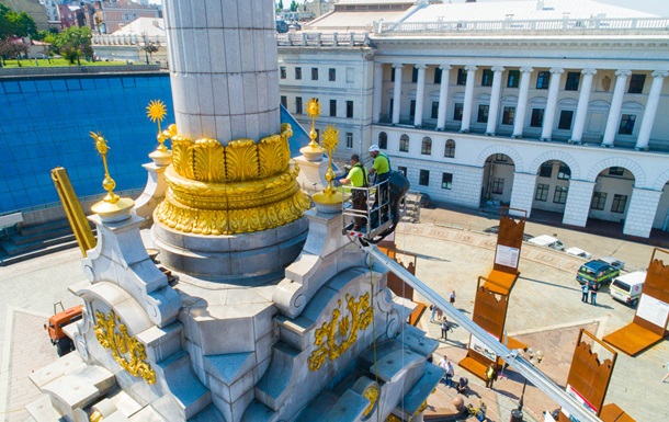 В Киеве помыли Монумент Независимости
