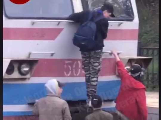 В Киеве проучили подростков-зацеперов (видео)