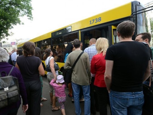 В Киеве внесены изменения в работу общественного транспорта (схемы)