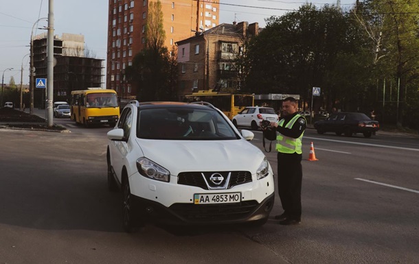 В Киеве водитель Nissan сбил девочку на пешеходном переходе