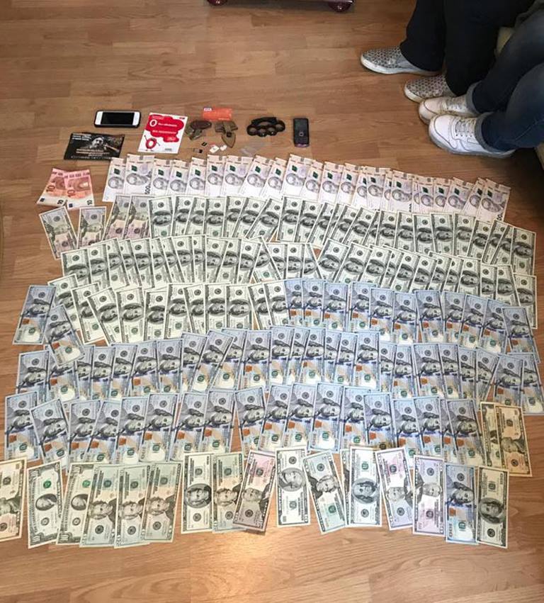 В Киеве задержали крупную группу наркоторговцев, в которую входили полицейские (фото)