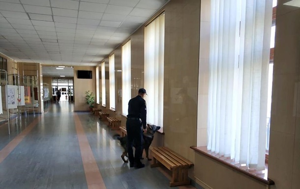 В Киеве заминировали ЦИК в последний день подачи документов