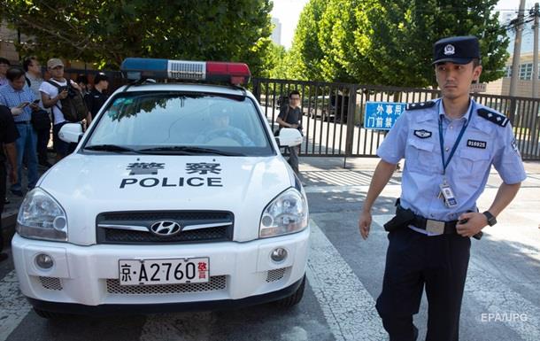 В Китае автомобиль въехал в толпу людей, есть жертвы