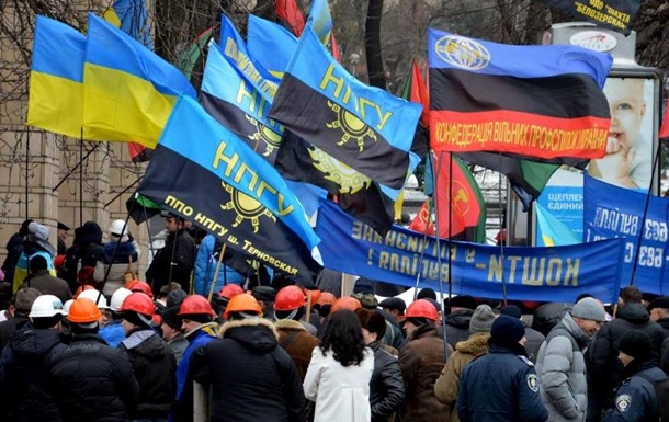 В Кривом Роге горняки трех шахт бастуют под землей
