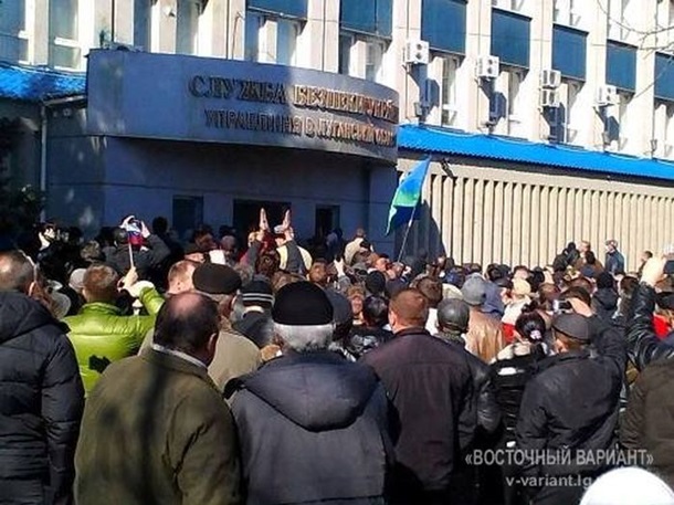 В Луганске участники митинга захватили СБУ. Есть пострадавшие