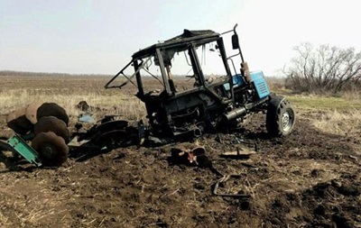 В Мариуполе в ходе полевых работ подорвался трактор