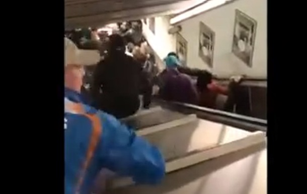 В метро Рима сломался эскалатор с футбольными фанатами