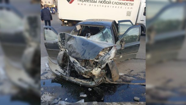 В Одессе автомобиль на евробляхах сбил трех нацгвардейцев, есть погибший: фото и видео