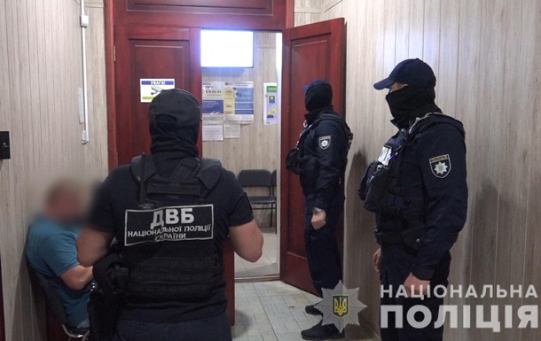 В Одессе чиновники миграционной службы торговали поддельными паспортами