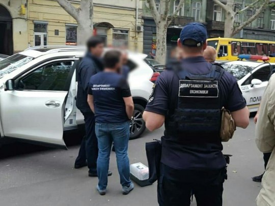 В Одессе на взятке задержали помощника Надежды Савченко: все подробности (фото)