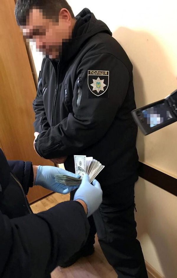 В Одессе подполковника полиции задержали за взятку более 4 тысяч долларов (фото)