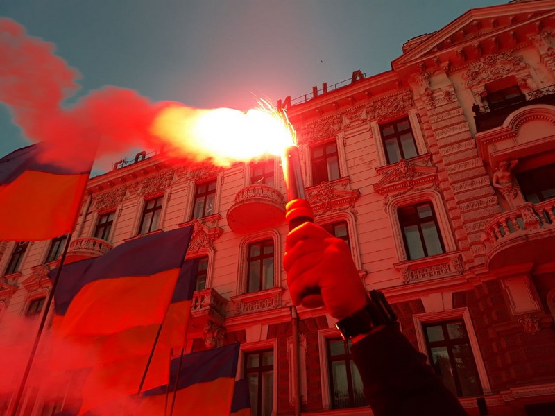 В Одессе сотни людей приняли участие в молебне по погибшим 2 мая 2014 года (фото)