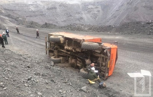 В Первомайском карьере перевернулся КамАЗ с рабочими, есть пострадавшие