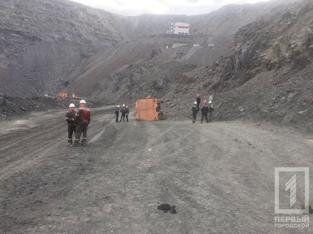 В Первомайском карьере перевернулся КамАЗ с рабочими, есть пострадавшие