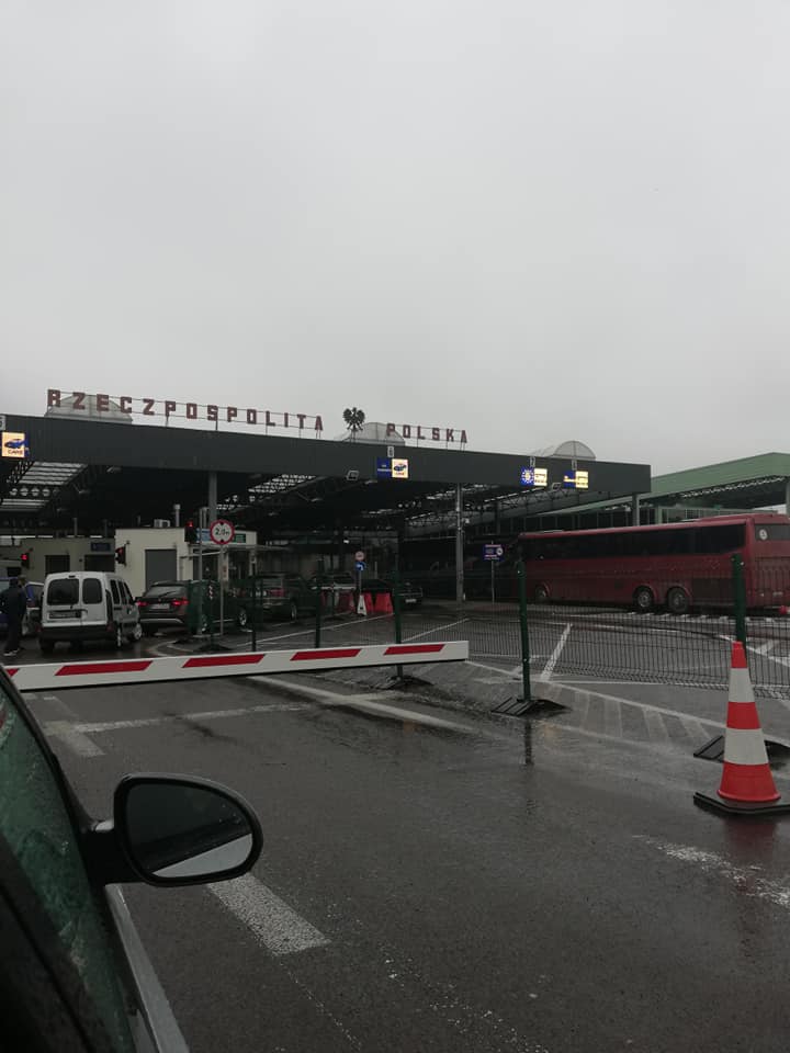 В поезде Киев-Перемышль на границе с Польшей искали взрывчатку: первые фото с места ЧП