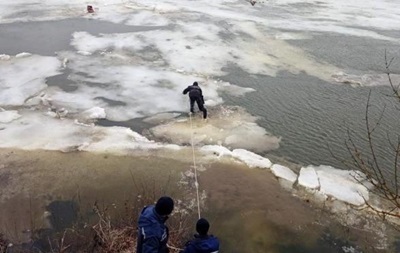 В Полтавской области перевернулась лодка с рыбаками: есть жертвы