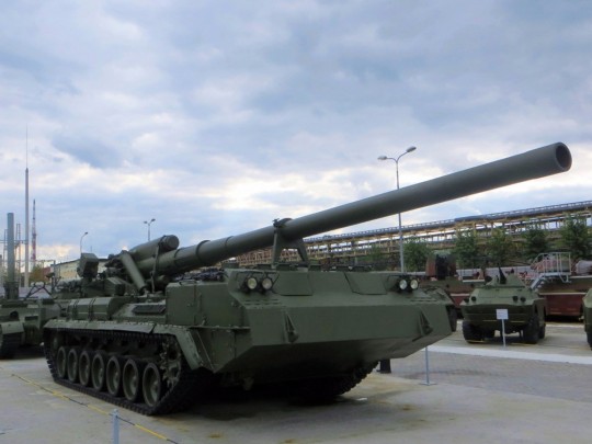 В России военные перевернули гаубицу посреди дороги (фото, видео)