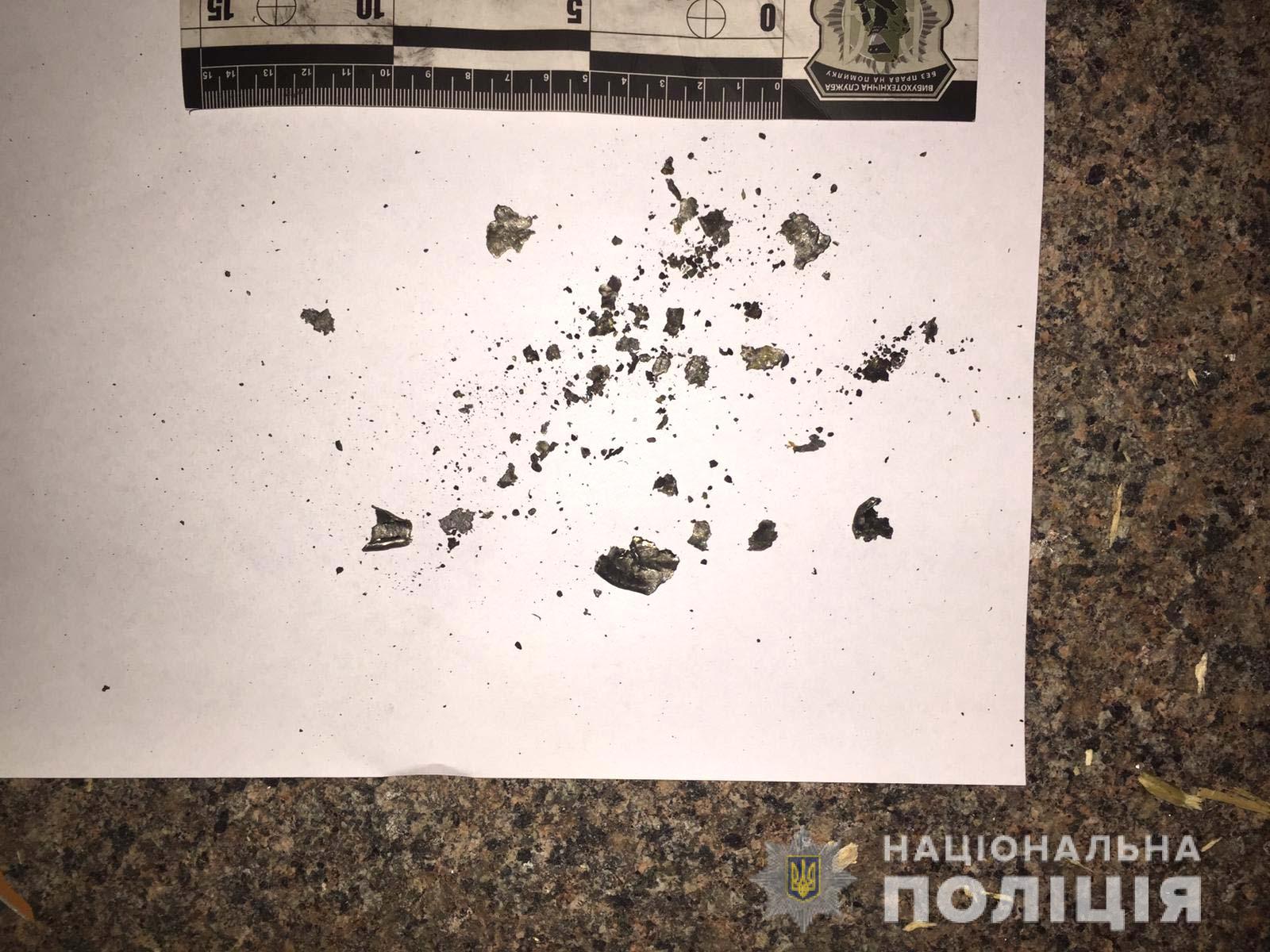 В Ровно в дом бизнесмена бросили гранату: фото с места ЧП