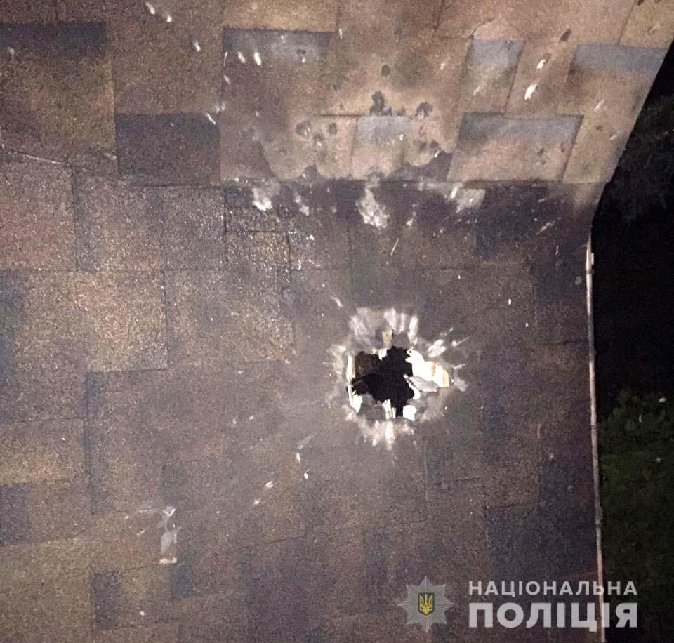 В Ровно в дом бизнесмена бросили гранату: фото с места ЧП