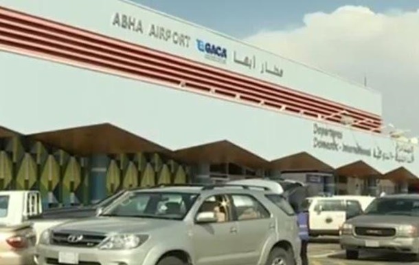 В Саудовской Аравии аэропорт попал под ракетный обстрел: 26 раненых