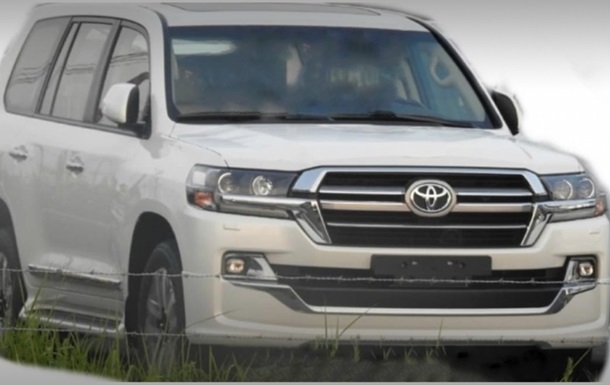 В Сети показали обновленный Toyota Land Cruiser