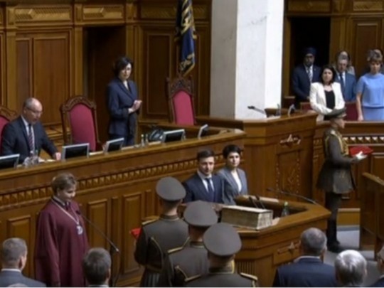 В «Слуге народа» не упоминается агрессия РФ, во время инаугурации Зеленский ни разу не упомянул слово «Россия»