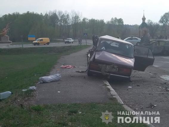 В страшном ДТП под Сумами погибли четыре человека: фото с места трагедии