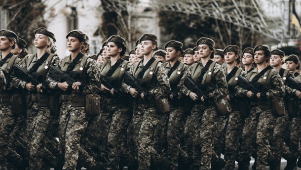 В Украине девушкам разрешили вступать в военные лицеи