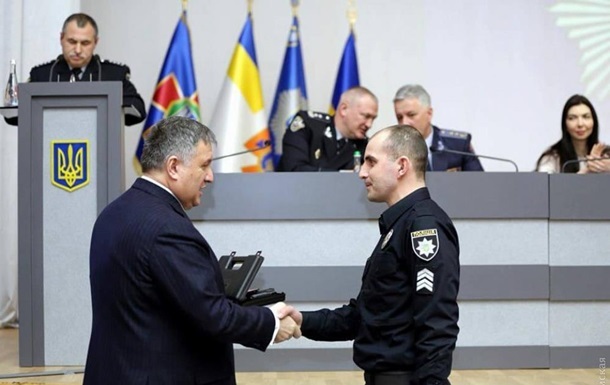 В Украине за год раздали почти тысячу единиц наградного оружия – СМИ