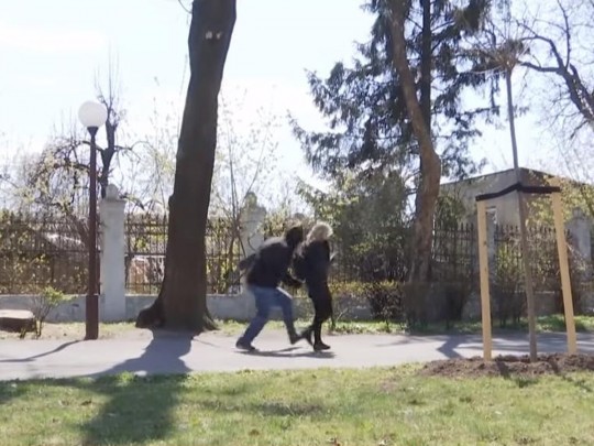 В Виннице странный “маньяк” нападает на женщин прямо на улице: жертв уже около десятка