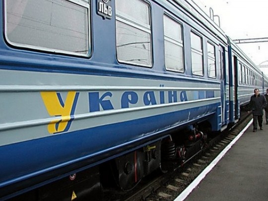 Варвары разгромили вагоны Укрзалізниці: появилось шокирующее видео