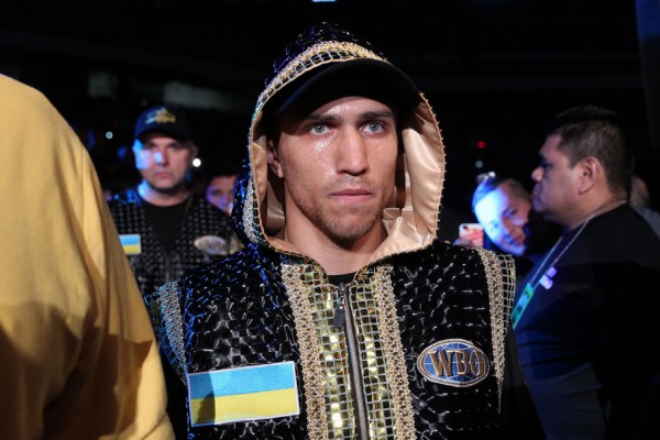 Василий Ломаченко победил Гэри Расселла и завоевал пояс чемпиона мира