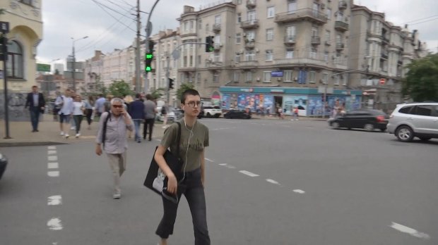 Внедрят ли штрафы для пешеходов: ДТП из-за мобильных телефонов