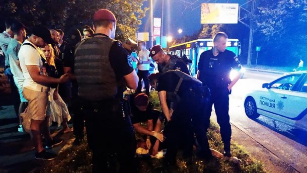 Во Львове 19-летний парень устроил стрельбу в маршрутке: фото и видео