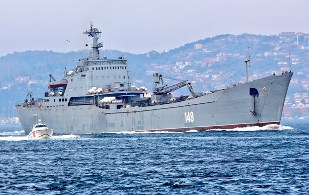Военные РФ разгружают корабли в Сирии под дымовой завесой – СМИ